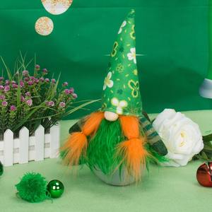 Muñeco Decorativo de Duende a Cuadros Verde y Naranja, Amuleto de la Suerte Irlandesa para el Día de San Patricio - Product Image 6