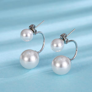 Orecchini a Cerchio E3210 in Oro Bianco con Perle Coltivate AAA, Stile Classico da Donna, Placcati in Argento - Product Image 4