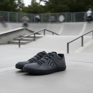 Adidas Freerider Canvas Skateboarding Shoes Gris Noir Chaussures de skate décontractées respirantes à lacets et bout rond pour hommes - Product Image 2