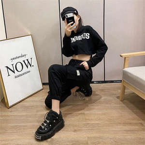 Vente en gros de baskets de luxe pour femmes, chaussures de créateurs de haute qualité, bottes à plateforme punk à tige haute - Product Image 4