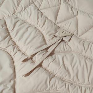 Fornitore Verificato: Piumino Triangolare con Tasche, Cappotto con Collo Alto per Donne di Mezza <span class=keywords><strong>Età</strong></span>, Personalizzazione con Etichetta Privata - Product Image 5