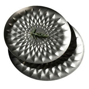 Assiette de présentation haut de gamme à motif floral doré festonné pour mariage, dîner et fête, compatible lave-vaisselle - Product Image 6