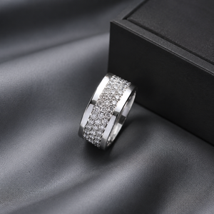Anello Unisex con Zirconi Incastonati per Uomo e Donna, Gioiello da Dito di Lusso alla Moda - Product Image 4