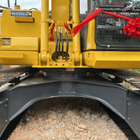 Vente Flash : Excavatrice sur chenilles Komatsu 130 d'occasion, 13 tonnes, système hydraulique complet, bon état, livraison rapide, expédition mondiale