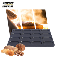 400*600*22mm 16 Pièces Moules et Plaques de Cuisson Écologiques en Silicone Revêtu Noir pour Croissants et Pains, pour Ustensiles de Cuisson Personnalisés en Acier Inoxydable