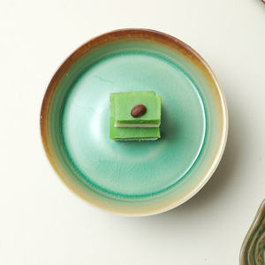 Assiette à dessert en céramique, finition craquelée verte, sur pied, pour usage domestique - Product Image 3