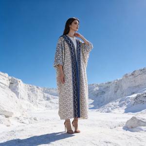 Abaya de luxe élégante en polyester avec strass thermocollants pour femmes musulmanes, vente en gros personnalisée - Product Image 2