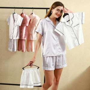 Ensemble <span class=keywords><strong>de</strong></span> pyjama <span class=keywords><strong>de</strong></span> demoiselle d'honneur Fung 3034 en satin grande taille pour femme, 80 % polyester et 20 % élasthanne, couleur <span class=keywords><strong>champagne</strong></span> argenté, coupe ajustée, respirant - Product Image 1