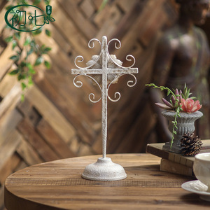 Ornement en métal vieilli de style rétro européen, en forme de croix fleurie, artisanat pour la décoration intérieure et extérieure - Product Image 2