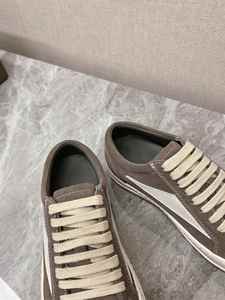 Nouvelles Chaussures de Marche Sportives 2026 les Plus Vendues, Design Rétro Vert, Amortissantes, Antidérapantes, à Semelle Épaisse, Tige en Daim, Anti-Odeur, Toutes Saisons - Product Image 2