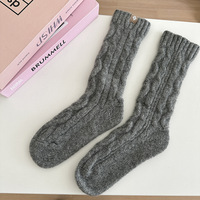 Vente en gros de chaussettes de couchage en laine torsadée de couleur unie pour femmes chaussettes d'hiver en laine tricotée épaisse et chaude
