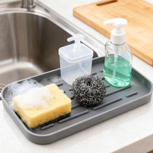 Plateau organisateur multifonctionnel en silicone avec distributeur de savon et support pour éponge, pour évier de cuisine et salle de bain - Product Image 1