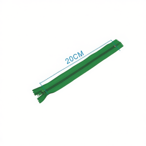 Cerniera verde Iln da 20 cm con denti in metallo per abbigliamento e borse - Product Image 1