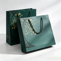 Sac de courses en papier imprimé sur mesure 250g Carton blanc Impression CMYK Laminage mat Sac à main OEM ODM