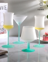 Copas de vino tinto de cristal esmerilado de lujo sin tallo en colores degradados de caramelo diseñadas con estilo para el agua
