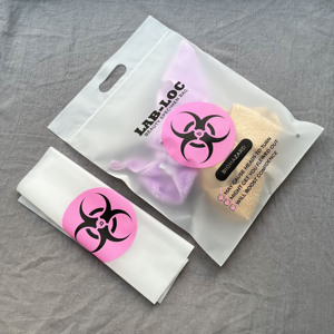 Bolsas de plástico mate esmerilado personalizadas al por mayor con asa troquelada y cierre adhesivo para extensiones de cabello - Product Image 5