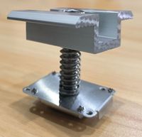 Pince interne réglable pré-assemblée avec ressort et pince de mise à la terre en aluminium, et rondelles de mise à la terre pour tôle