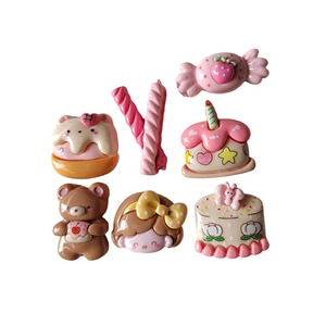 100 pièces nouveau Mini <span class=keywords><strong>Kawaii</strong></span> dessin animé ours bonbons <span class=keywords><strong>anniversaire</strong></span> gâteau résine dos plat Cabochons Scrapbook bricolage fête épingle à cheveux accessoires déco - Product Image 3