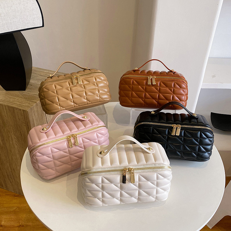New Fashion High-Grade Elastic Soft PU Makeup Bag with Red Zipper High Partition Travel Storage Bag with Net Pillow Bag