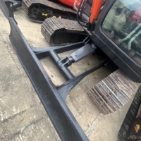 En stock, excavatrice compacte Hitachi zx60 de 6 tonnes, d'occasion, pour travaux de terrassement en construction urbaine.