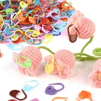 Kit de tricot et de couture portable en plastique de 1000 pièces avec marqueurs de mailles colorés et sac – Design tendance