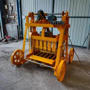 Máy gạch di chuyển bánh xe lớn và làm gạch được đặt trong một bước máy làm gạch khối rỗng - Product Image 3