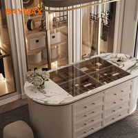 Armoire de dressing avec îlot central et tiroir de rangement pour villa