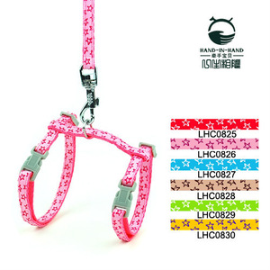 Arnés para mascotas Hand In Hand, correa de pecho ajustable de nailon con patrón de estrellas para perros pequeños LHC0825 - Product Image 1