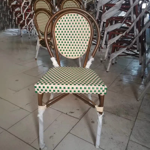 Sillas de ratán de estilo francés baratas, silla de bistró de ratán de aluminio de Color blanco y negro y mesas de exterior a la venta - Product Image 2