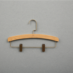 <span class=keywords><strong>Porte</strong></span>-cintres en <span class=keywords><strong>bois</strong></span> à crochets et pinces personnalisés pour magasin de vêtements pour dames Cintre avec clip - Product Image 4