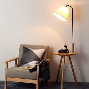 Lampadaire d'angle LED moderne en bois trépied de petite taille avec plateau de rangement E27 Base haute CRI 95 pour la décoration du salon et de la chambre à coucher - Product Image 6