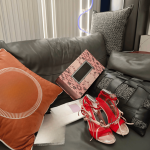 รองเท้าแตะผู้หญิงคุณภาพสูง Jimmy แบบผูกเชือก ลายผีเสื้อ ปลายเปิด เหมาะสำหรับฤดูร้อน ชายหาด ออกเดท แฟชั่น - Product Image 1