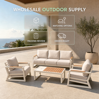 Wahrscheinlich verblasst die meisten Terrassengarnituren innerhalb von 18 Monaten, dieses Outdoor-Sofa-Set hält drei ganze Outdoor-Jahreszeiten stand, dank asymmetrischer Anordnung.