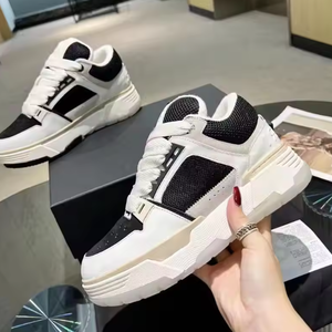 Scarpe di Lusso da Designer Nere e <span class=keywords><strong>Bianche</strong></span>, <span class=keywords><strong>Sneakers</strong></span> Casual in <span class=keywords><strong>Pelle</strong></span> e Gomma per <span class=keywords><strong>Uomo</strong></span>, Stile Amiry per Camminata - Product Image 1