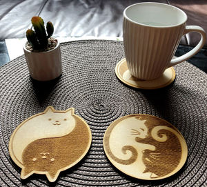2025 mode en gros écologique personnalisé chat en bois conception gravée au Laser sous-verres Table ronde bois caboteur tasse tapis - Product Image 1