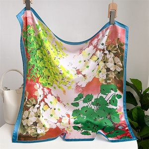 Bandanas et foulards de luxe de haute qualité pour femmes, en soie, imprimés sur mesure, petits carrés, motifs floraux, multifonctionnels, Suely <span class=keywords><strong>Su</strong></span> - Product Image 2
