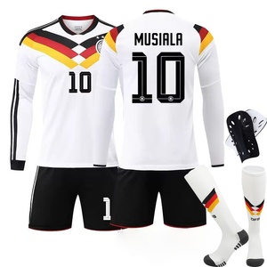 Conjunto de Uniforme de Fútbol Personalizado al por Mayor con Camiseta de Manga Corta, Calcetines y Espinilleras, Impresión de Logotipo, Nombre y Número, Transpirable - Product Image 4