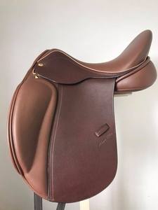 Selle de dressage en cuir faite à la main de qualité supérieure, finition de luxe, assise profonde, confort supplémentaire, ajustement réglable, selle pour cheval pour l'équitation - Product Image 5