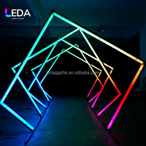 Arche lumineuse LEDA RGB pour tunnel de lumière, cadre d'entrée de scène de mariage, arche géométrique néon pour événements, fêtes et décoration de photomaton - Product Image 1