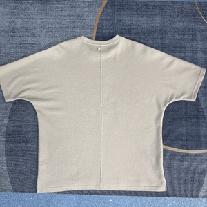 T-shirt <span class=keywords><strong>da</strong></span> uomo personalizzata 100% cotone a maniche corte, tinta unita, casual con orlo a spacco e top <span class=keywords><strong>da</strong></span> indossare sopra - Product Image 2