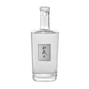 Bouteille en verre super flint transparent mat carré de 500 ml et 750 ml, écologique, pour whisky, spiritueux, vodka, <span class=keywords><strong>gin</strong></span>, brandy, avec sérigraphie – Vente en gros - Product Image 1