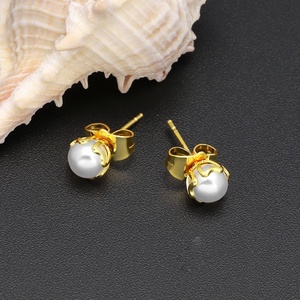 ต่างหูแฟชั่นชุบทอง 18K PVD ประดับมุกแบบห้อย - Product Image 3