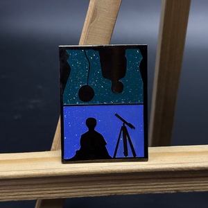 شارات بالمينا الصلبة بالليزر بتصميم إبداعي مخصص وشارات دبوس طية صدر من النحاس الأصفر والذهب والمعدن - Product Image 2