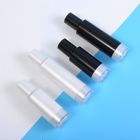 Vente en gros de flacons pulvérisateurs cylindriques noirs avec base dorée, vaporisateurs vides en plastique pour toner, brume pour le visage, emballage cosmétique
