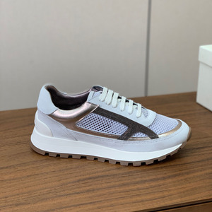 Zapatos Deportivos Clásicos de Cuero Gamuza Genuino con Decoración de Cadena de Cuentas Industriales, Suela Gruesa y Aumento de Altura - Product Image 1