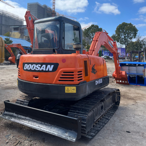 Miniexcavadora Doosan Dh55 original con certificación CE, en oferta, de alta calidad, bajo precio, pocas horas de uso, probada y en funcionamiento. - Product Image 3