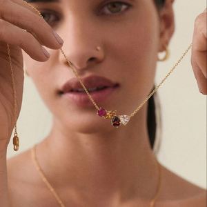 Collier en acier inoxydable pour femmes Mode européenne et américaine Ins Ruby Zircon Collier - Product Image 1