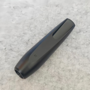 Boquilla para Saxofón Tenor de Venta Directa de Fábrica TZ, Boquilla de Aleación de Aluminio Negra, Ligera (0.25 kg), Embalaje en Caja de Cuero - Product Image 4