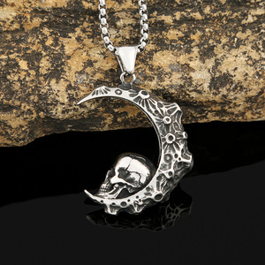 Yunnique – collier crâne de lune en acier inoxydable pour hommes, pendentif gothique, bijoux, accessoire de mode - Product Image 1