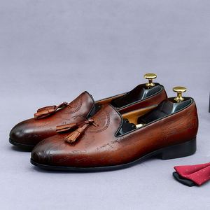 Chaussures décontractées pour hommes, style mocassins rétro à lacets, en cuir pleine fleur, légères, respirantes, antidérapantes, avec patchwork et pompons, idéales pour les fêtes. - Product Image 2